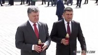 Порошенко и Гройсман посетили место трагедии под Верховной радой