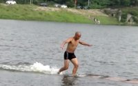 Шаолиньский монах пробежал стометровку «по воде»
