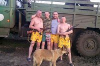 ВСУ стоят на блок-постах в трусах и шапках с хвостами