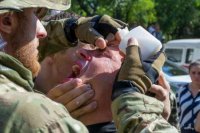 Неонацистский шабаш в Одессе: милиционеру газом выжгли глаза