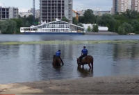 Украинско - европейская полиция в Киеве. Нет бензина!