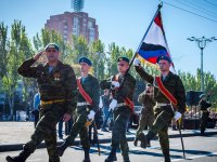 В Донецке прошёл военный парад и состоялось вручение боевого Знамени элитному подразделению армии ДНР