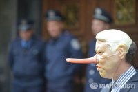 Протесты под ГПУ: активисты в масках Буратино требуют отставки Шокина