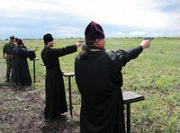 Раскольники из «киевского патриархата» массово готовят священников для отправки на фронт