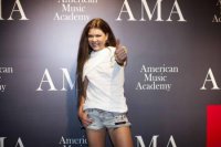 Певцы Майдана валят в США