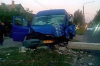 Украинские будни: Прохожие ограбили попавшего в аварию водителя маршрутки