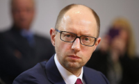 Яценюк: Россия остается на темной стороне