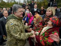 Политолог рассказал, как создают массовку из «благодарных украинцев» для Порошенко