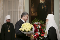 Порошенко поздравил с юбилеем главу раскольников и пожелал Украине «еще долго иметь такого патриарха»
