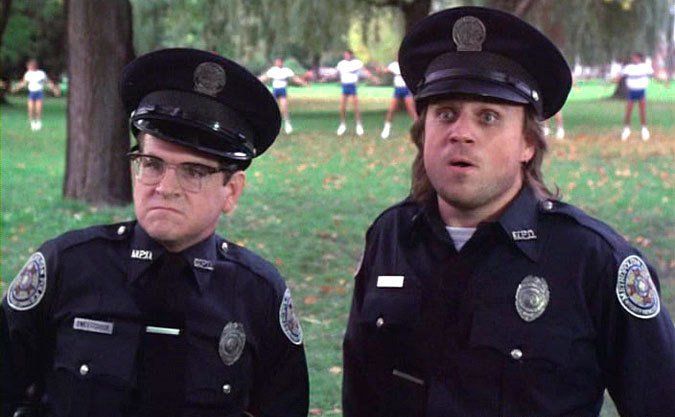 Реформированные украинские полицаи 5 минут не могли скрутить уличного торгаша