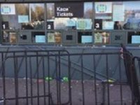 Недовольные схемой продажи билетов на матч со Словенией, болельщики забросали яйцами кассы "Арены Львов"