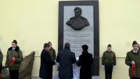 Под Калининградом установили памятную доску генералу Черняховскому
