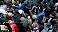 Беженцы уже устраивают массовые драки