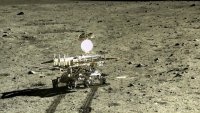Китайский ровер обнаружил новый тип лунного камня