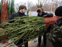 Зараженные елки и смертоноcные купюры: киевская пропаганда в ДНР дошла до абсурда