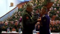 Два летчика награждены орденами Мужества за спасение космонавтов