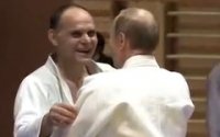 Владимир Путин лично вручил российский паспорт тренеру российской сборной по дзюдо Эцио Гамбе