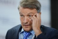В Госдуме призвали Грефа уволиться после слов о России-дауншифтере