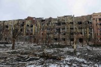 Помощь Донбассу отменяется, но и отпускать окончательно регион никто не собирается