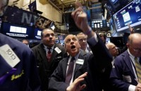 Мировые финансовые рынки испытали новый холодный душ