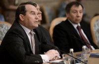 Назвавший Грефа скотиной сенатор обрушился на него с новой критикой