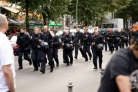 Шведские полицейские спаслись бегством от толпы мигрантов