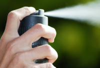 17-летнюю датчанку судят за распыление баллончика в драке с мигрантом