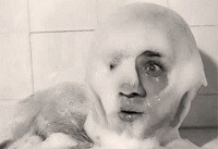 Двое в ванной. Я и Мао...