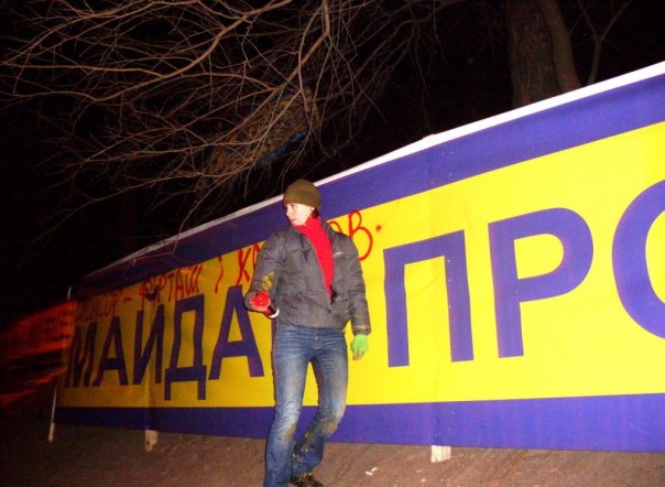 Вооружившись баллончиками с краской Татьяна Чорновол напала на "Тарифный Майдан"