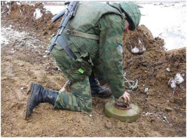 Минирование местности, как признак подготовки к атаке. Юрий Селиванов