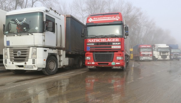 Движение почти 200 украинских фур приостановлено в России