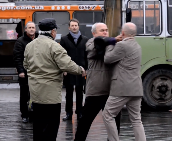 Львовская "интеллигенция" устроила драку во время исполнения гимна Украины