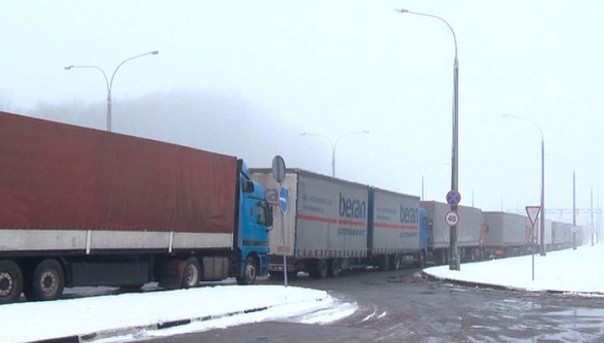 Тягнибоковцы блокируют российские фуры в ущерб экономике Украины, подводя страну под санкции ВТО