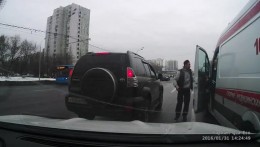 Водители побили таксиста, подрезавшего машину скорой помощи