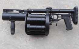 Мужчина в форме ВМС Украины прогулялся с гранатомётом по Петербургу