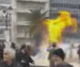 Анархисты в Греции забрасывают полицию «коктейлями Молотова»