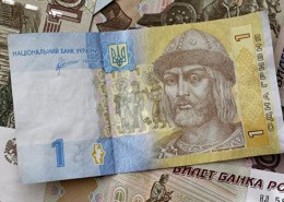 Нацбанк: Российские санкции обвалили гривну