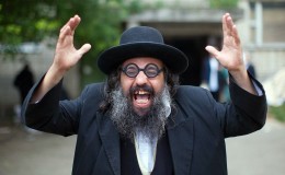 Семен Маркович переводит...