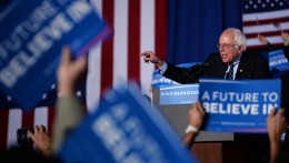 Сандерс: США при смене неугодных им режимов не думают о последствиях