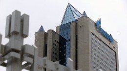 Bloomberg: "Газпром" собирается еще три года поставлять газ Украине