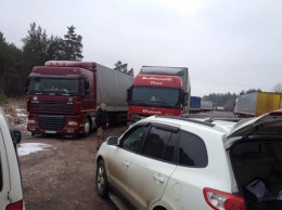 Житомирский «автомайдан» придумал себе работу — блокировать движение российских фур на дорогах области