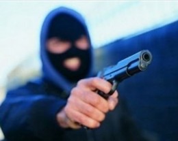 В центре Запорожья вооруженные люди в масках ограбили ювелирный магазин