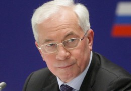 ЕС осознанно позволяет Порошенко добивать Украину — Азаров