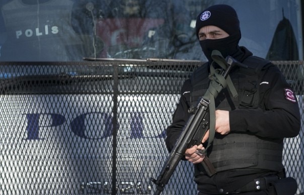 Мощный взрыв призошел рядом с полицейским участком в пригороде Стамбула