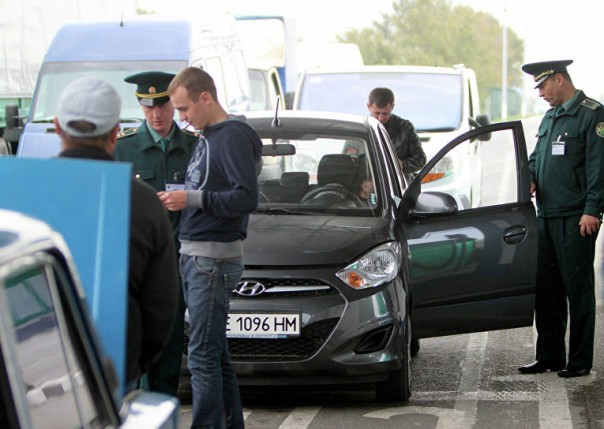В Украину массово завозят б/у автомобили из Крыма, а в Крым пытаются провезти оружие