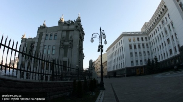 Украинцы потребовали от Порошенко повернуть Днепр вспять и затопить Россию )))