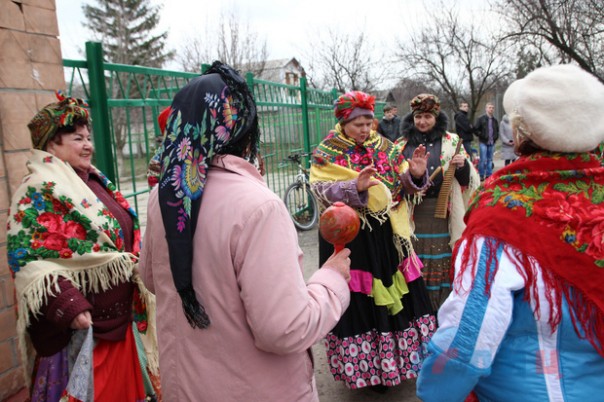 Народная милиция ЛНР организовала масленичные гуляния в прифронтовом поселке Красный Яр