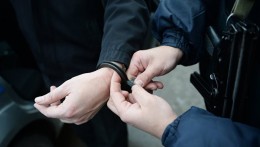 Киевлянин пытался отправить по почте спрятанные в сало боеприпасы