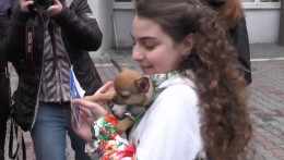 Девочка из Донецка получила чихуахуа от Путина