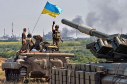 Из Крыма сообщают о скоплении танков на границе Украины